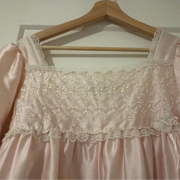 Dior Soft Pink Robe - Picture 3 of 8